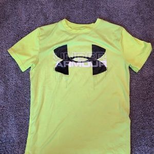 Set of 3 Under Armour T shirts, boys-  youth M